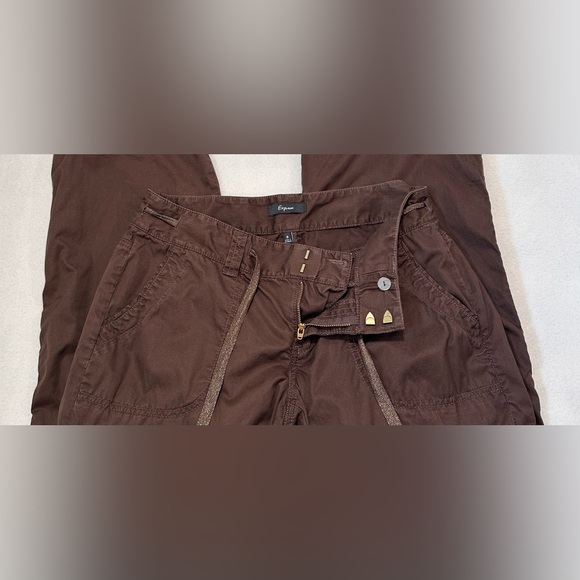 Y2K Vintage Express women's brown cargo pants.
Size: 8 - Picture 4 of 7